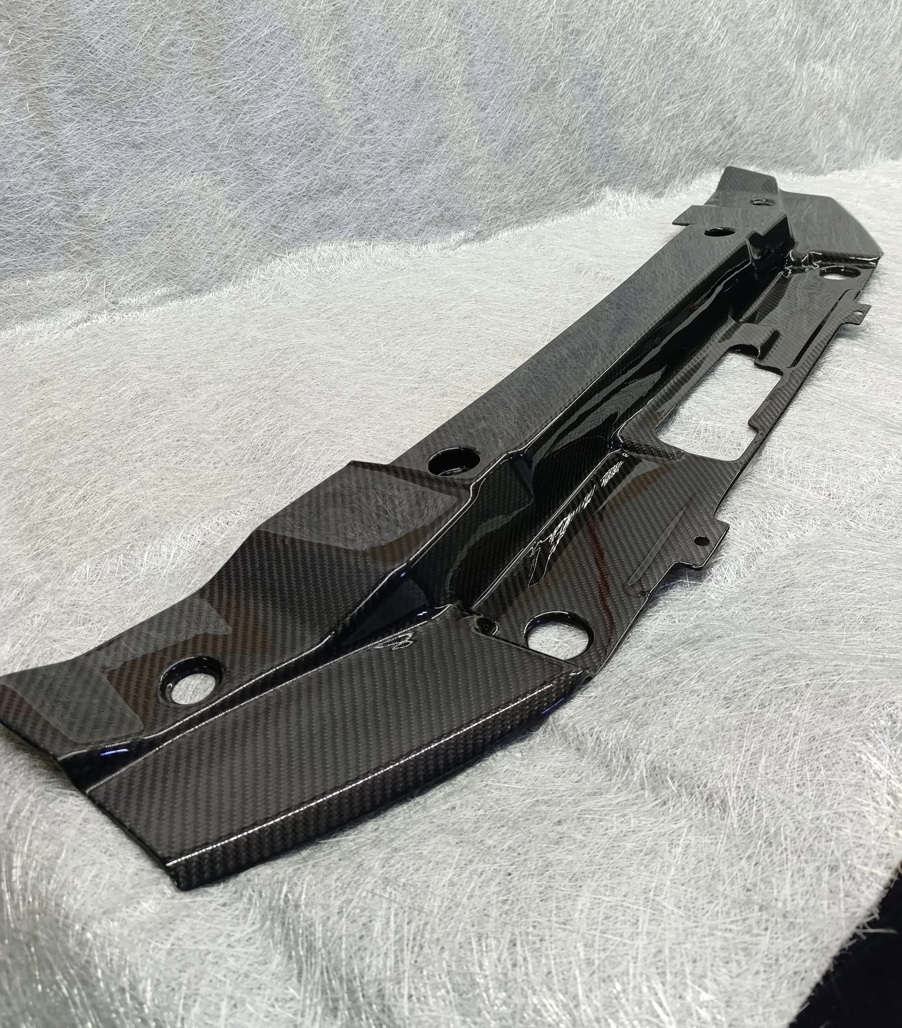 99-04 FORD MUSTANG CARBON FIBER RADIATOR COVER - Image 3