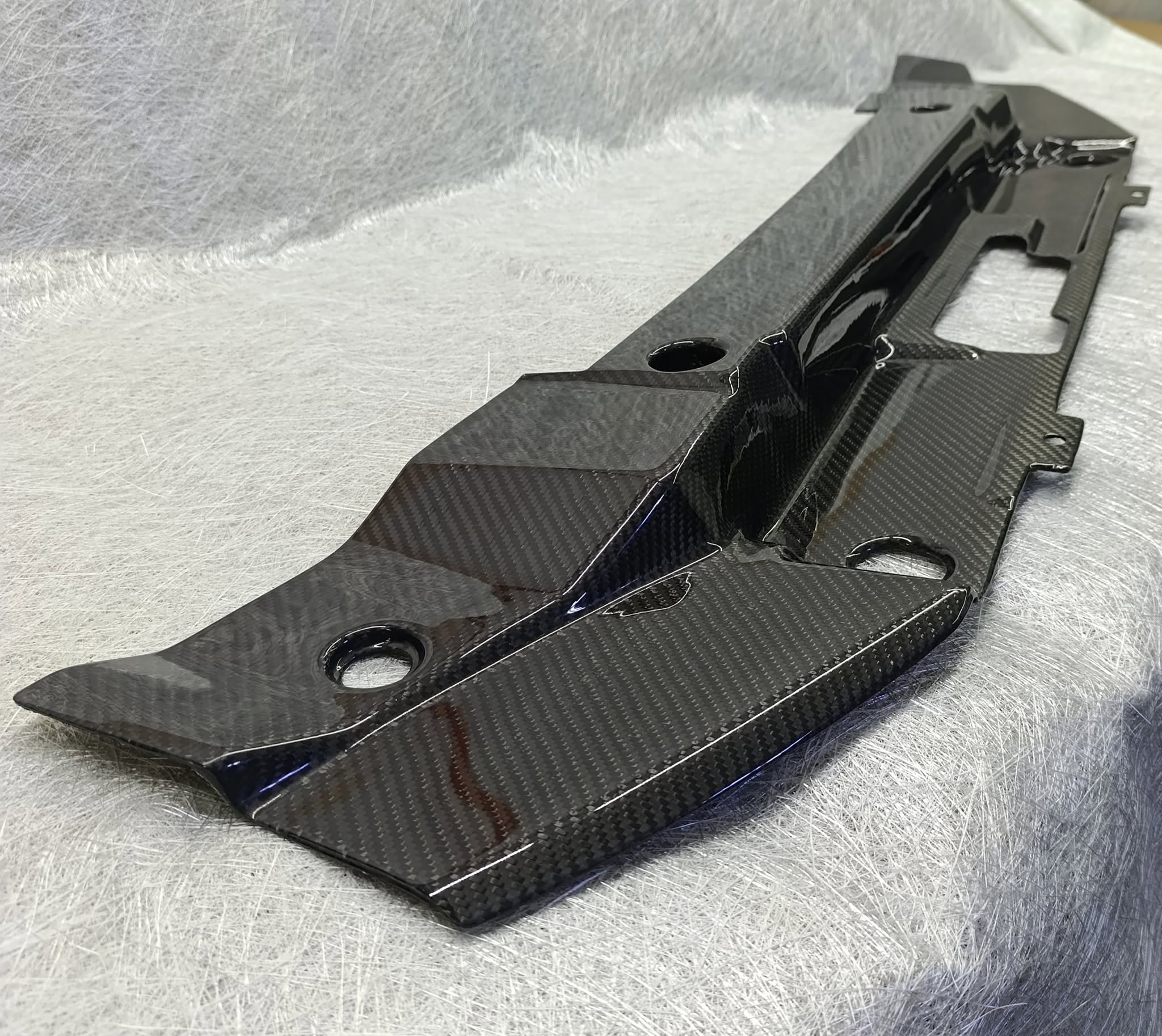 99-04 FORD MUSTANG CARBON FIBER RADIATOR COVER - Image 2